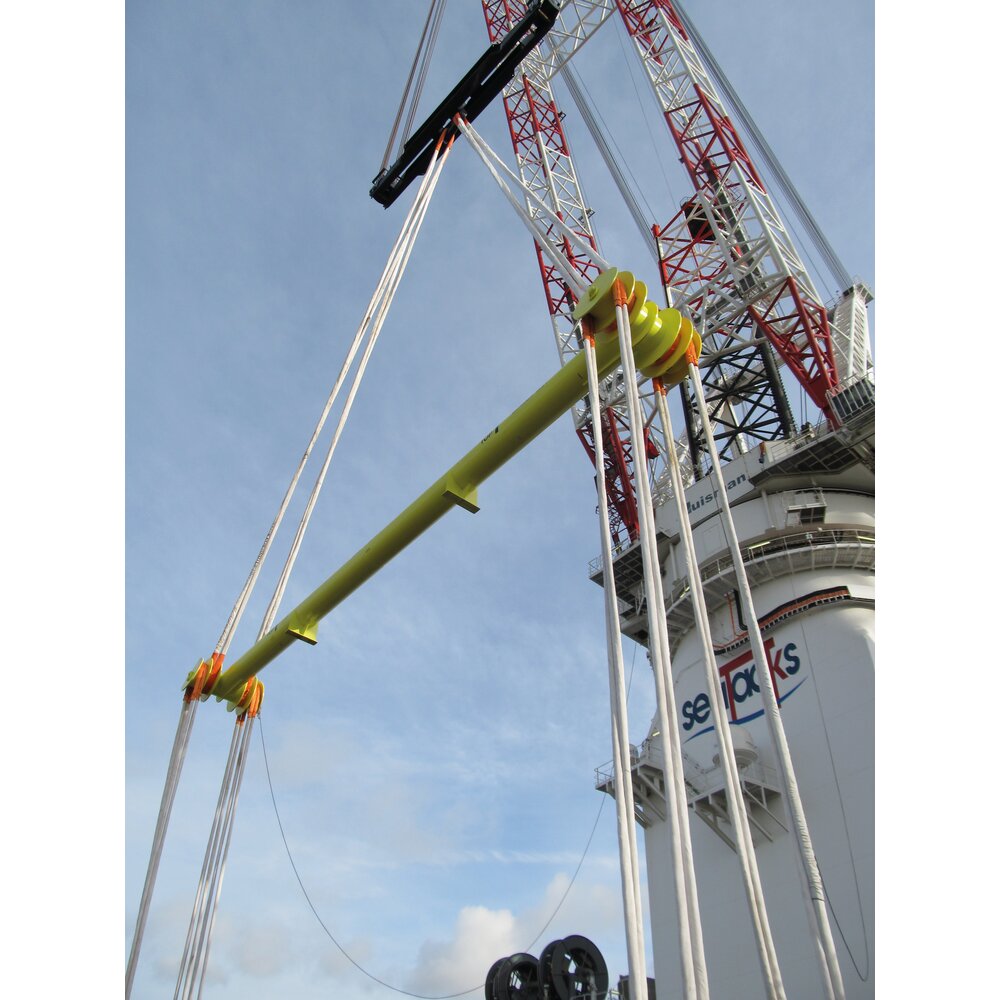 Lifting beam offshore